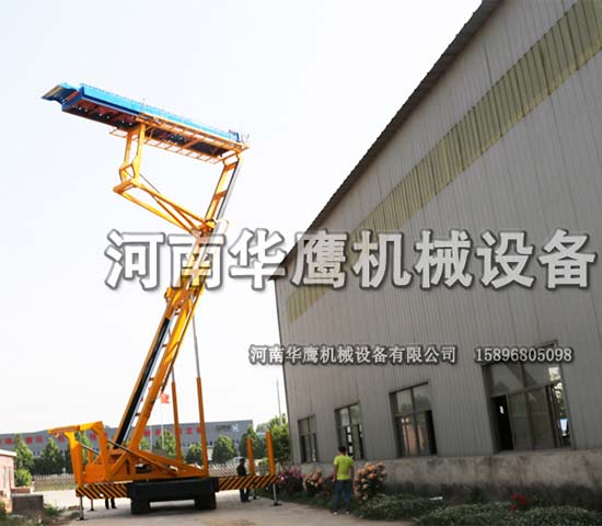 四川客戶履帶式23米空中制瓦車(chē)提貨現(xiàn)場(chǎng)